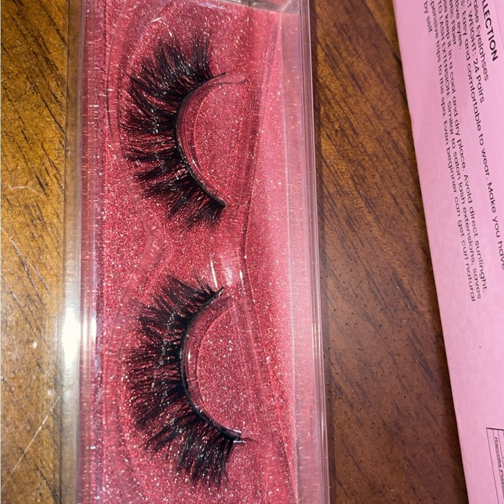 Lashes - Picture 3 of 3